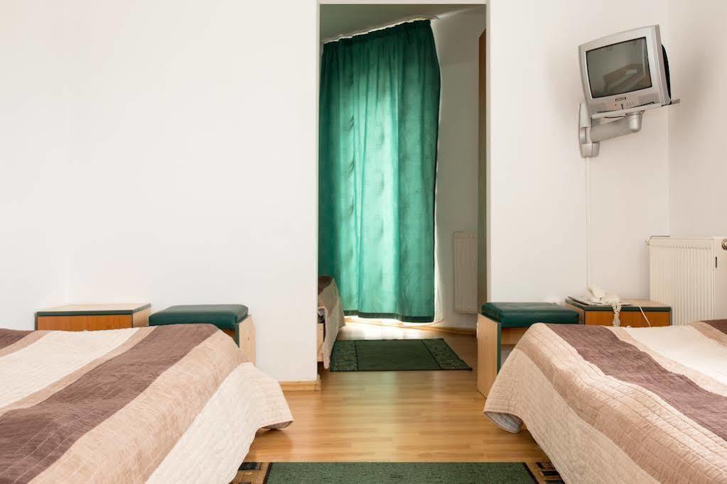 Hotel Beta Cluj-Napoca Esterno foto